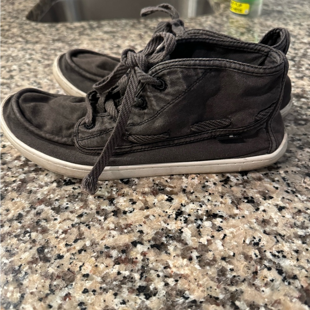 Sanuk. Size 7.5